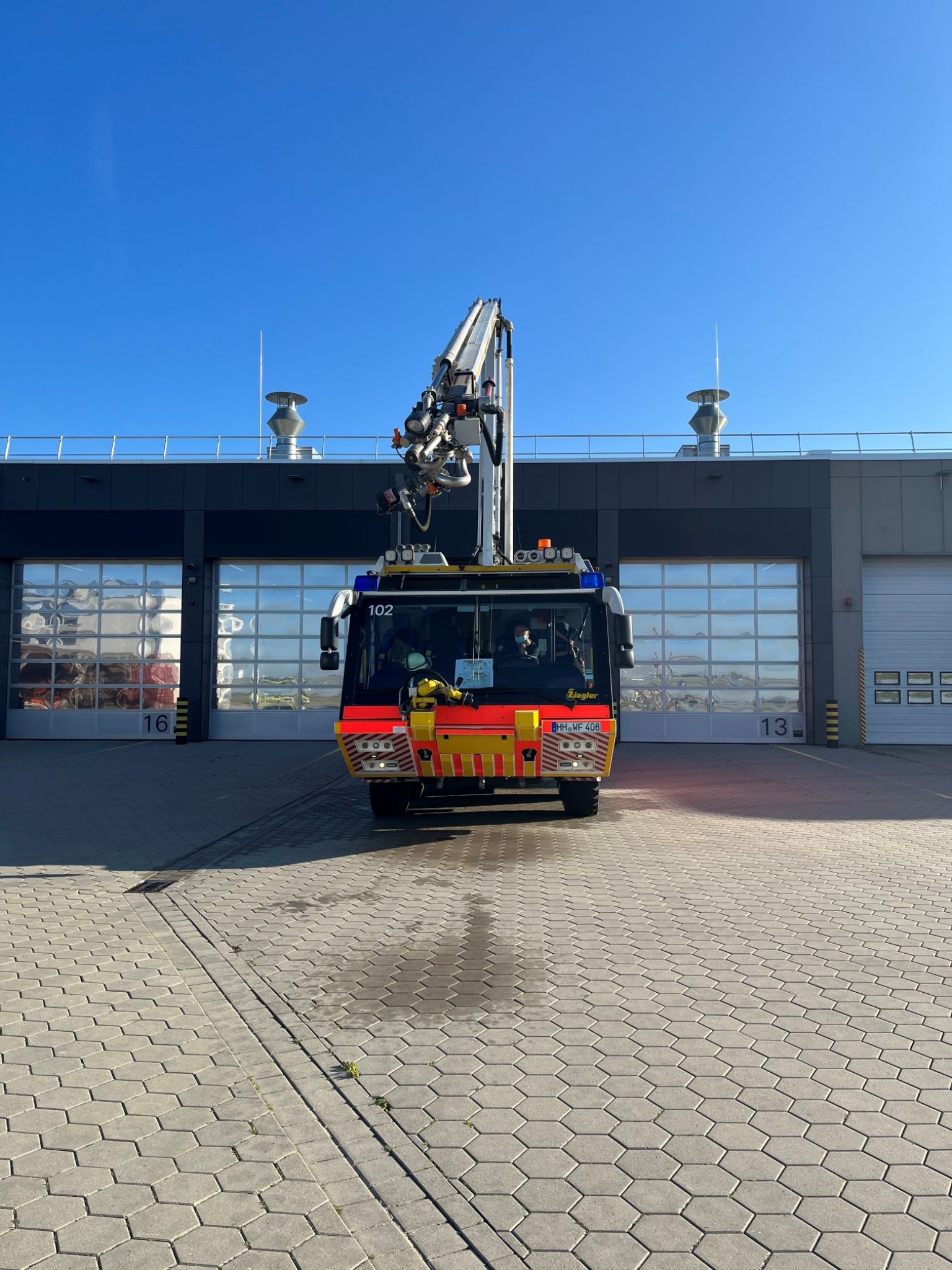 High-quality fire engines from Hamburg Airport-13