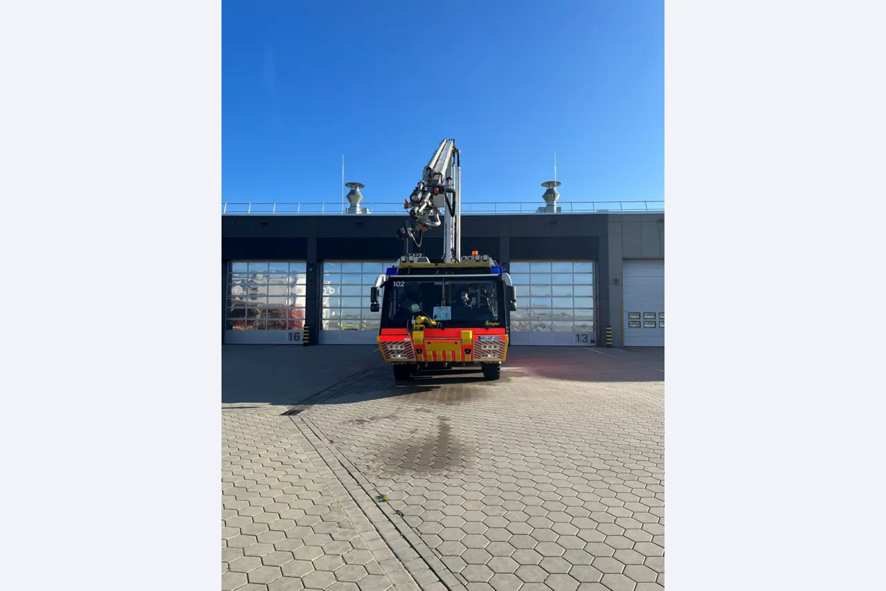 High-quality fire engines from Hamburg Airport-13