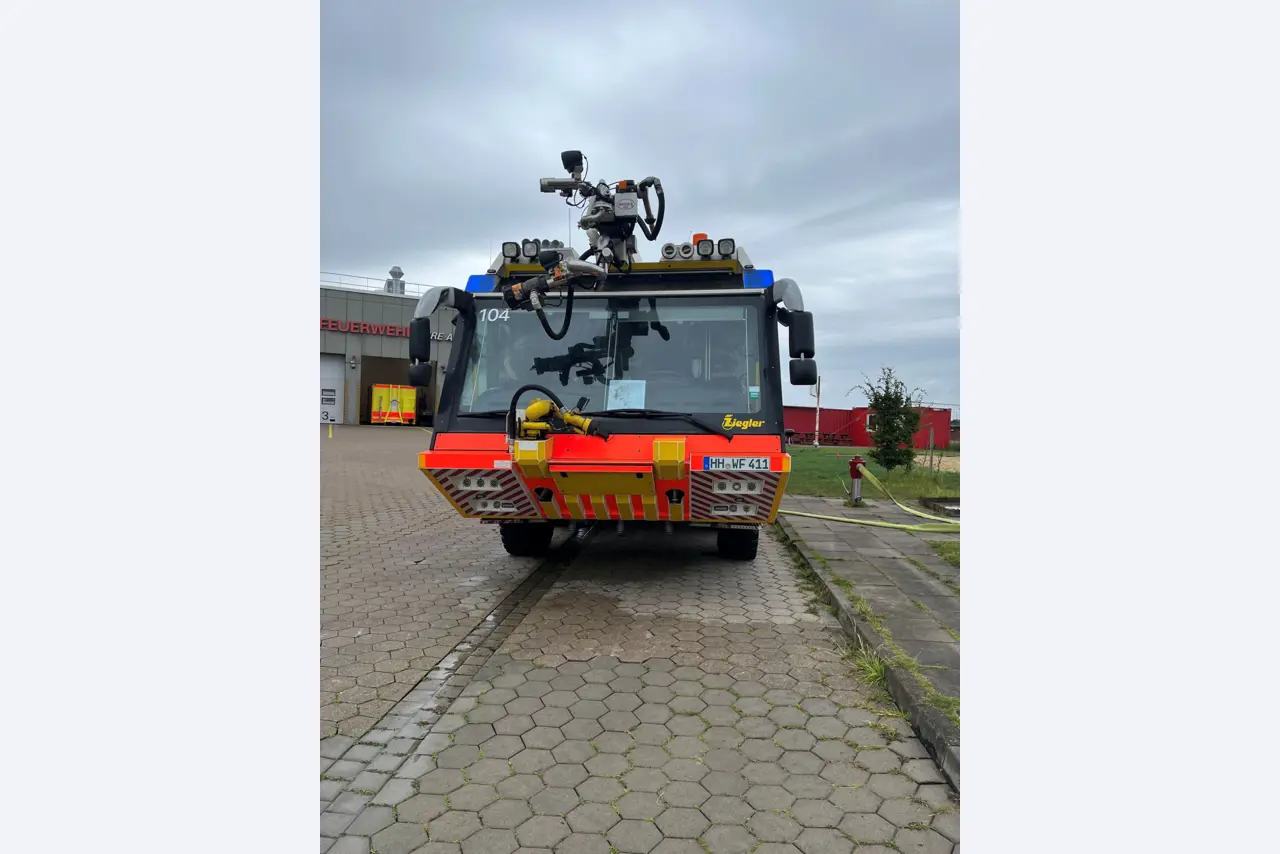High-quality fire engines from Hamburg Airport-5