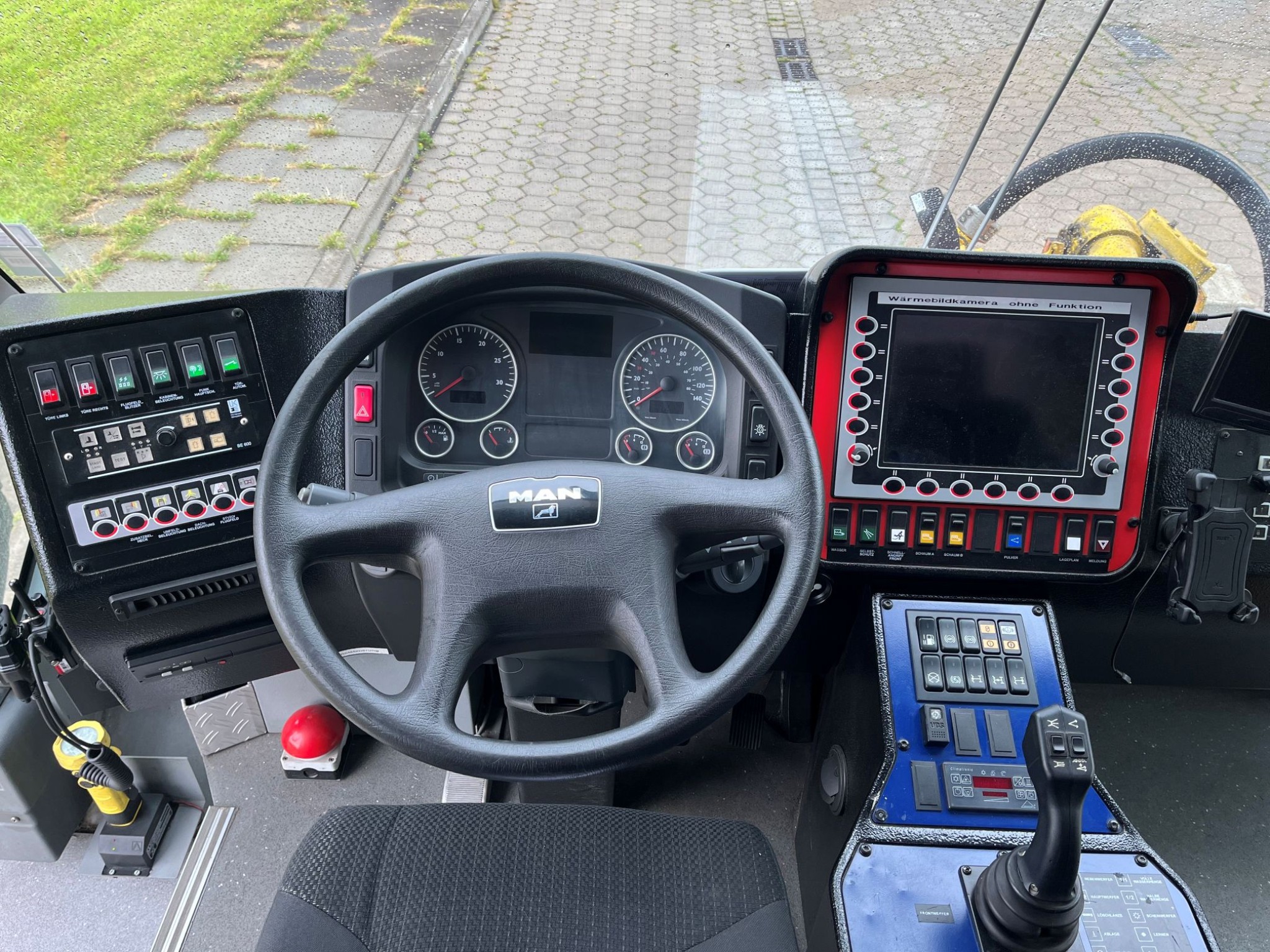 High-quality fire engines from Hamburg Airport-8