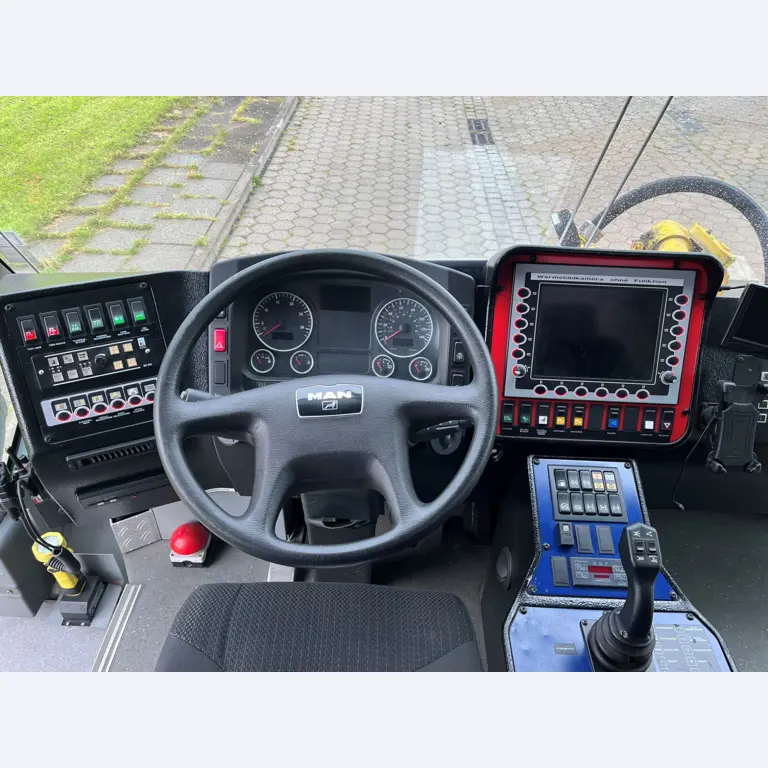 High-quality fire engines from Hamburg Airport-8