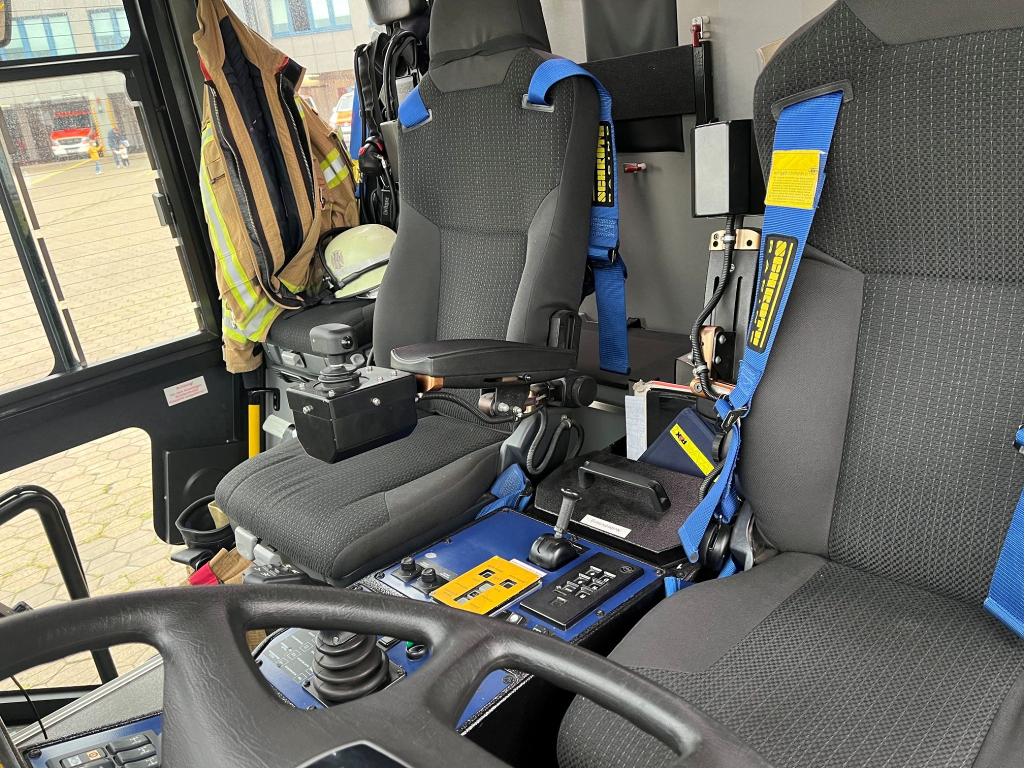 High-quality fire engines from Hamburg Airport-10