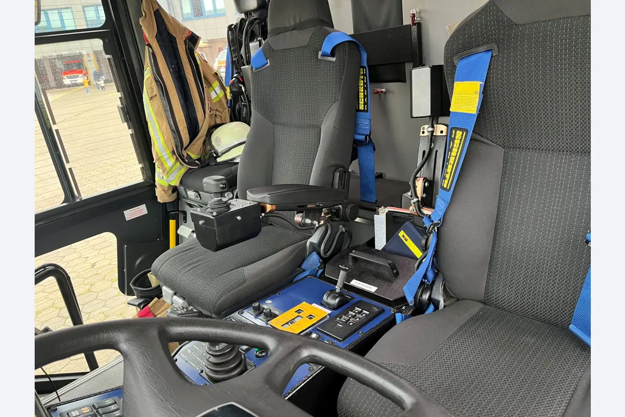 High-quality fire engines from Hamburg Airport-10