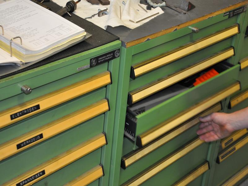 engineering and toolmaking equipment -10