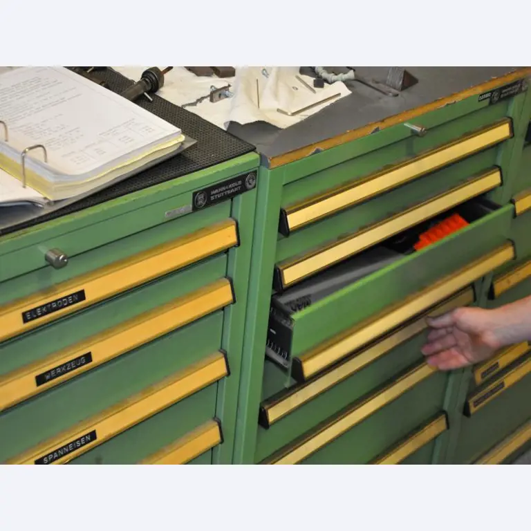 engineering and toolmaking equipment -10