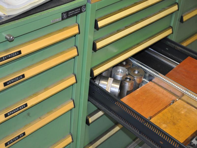 engineering and toolmaking equipment -11