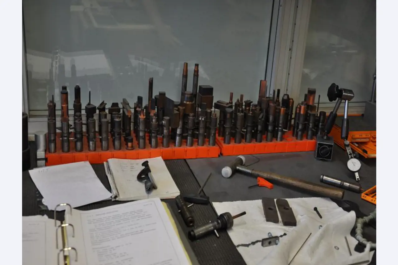 engineering and toolmaking equipment -12