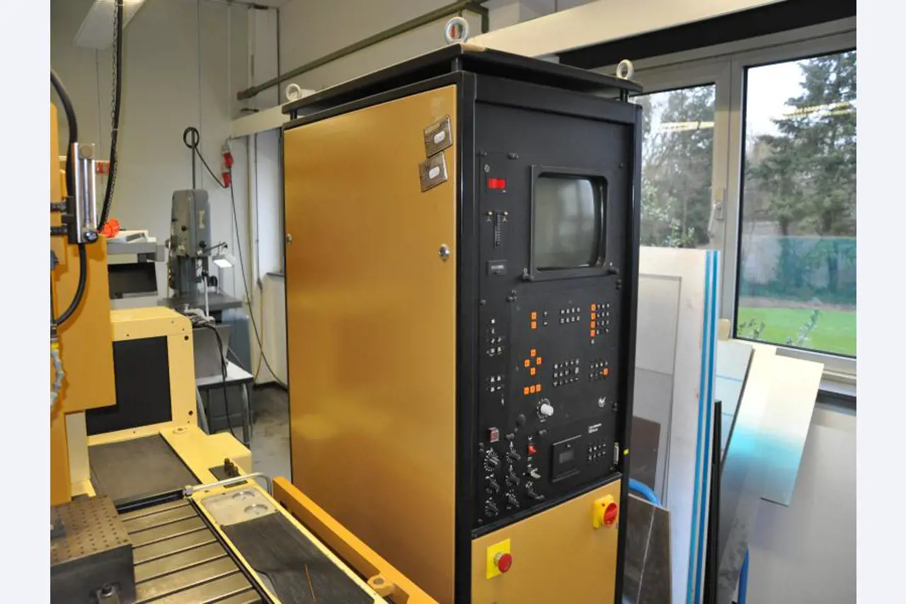 engineering and toolmaking equipment -4