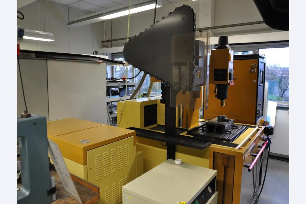 engineering and toolmaking equipment -6