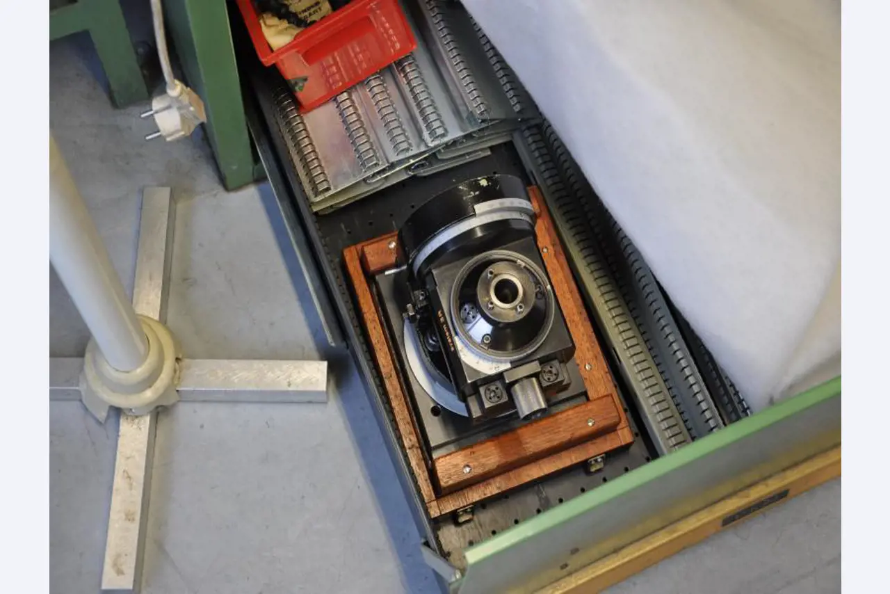 engineering and toolmaking equipment -7