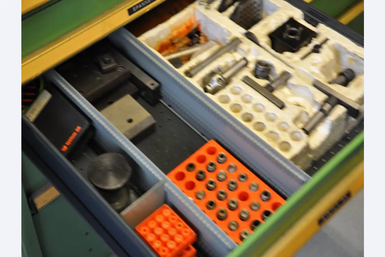 engineering and toolmaking equipment -9