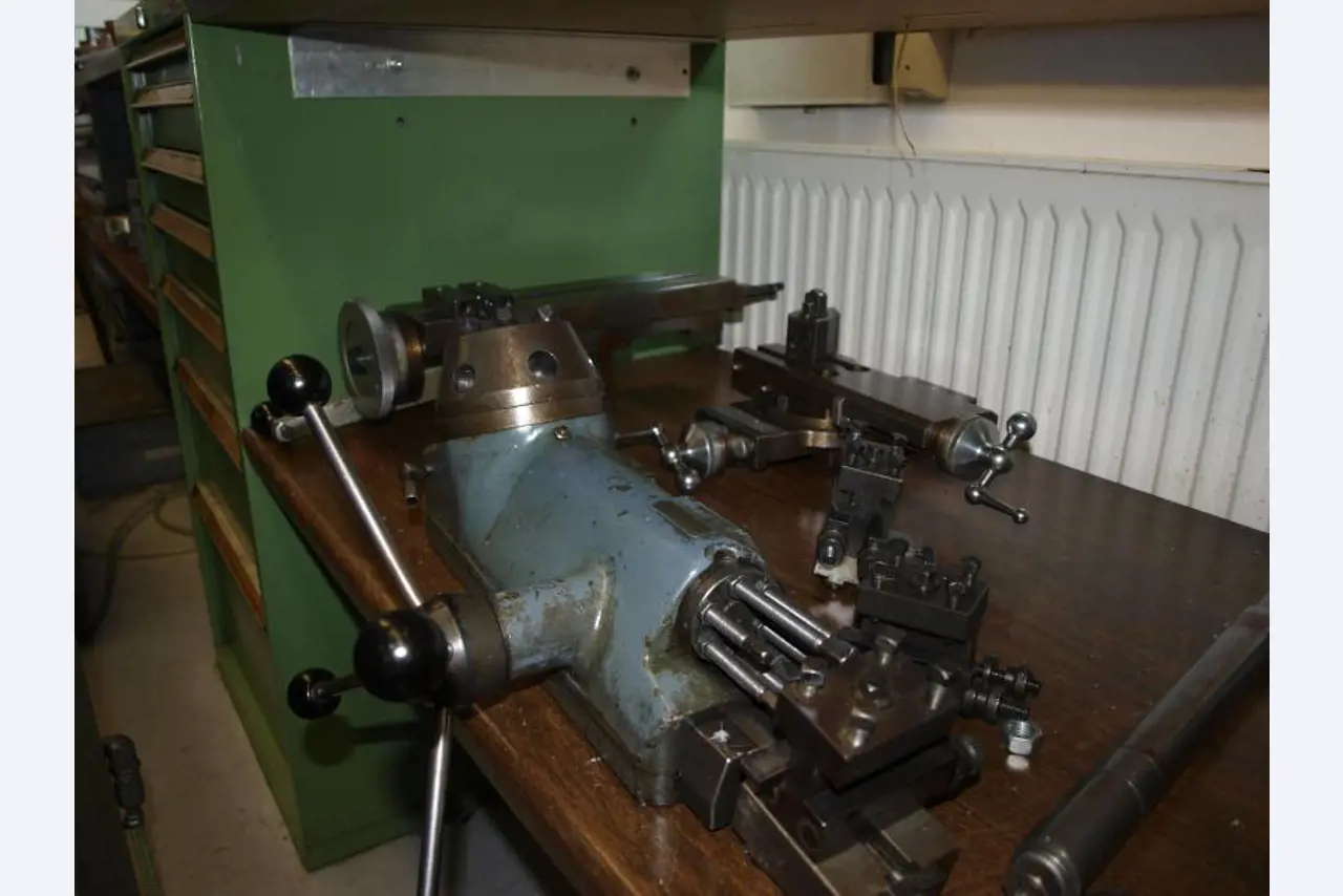 engineering and toolmaking equipment -4