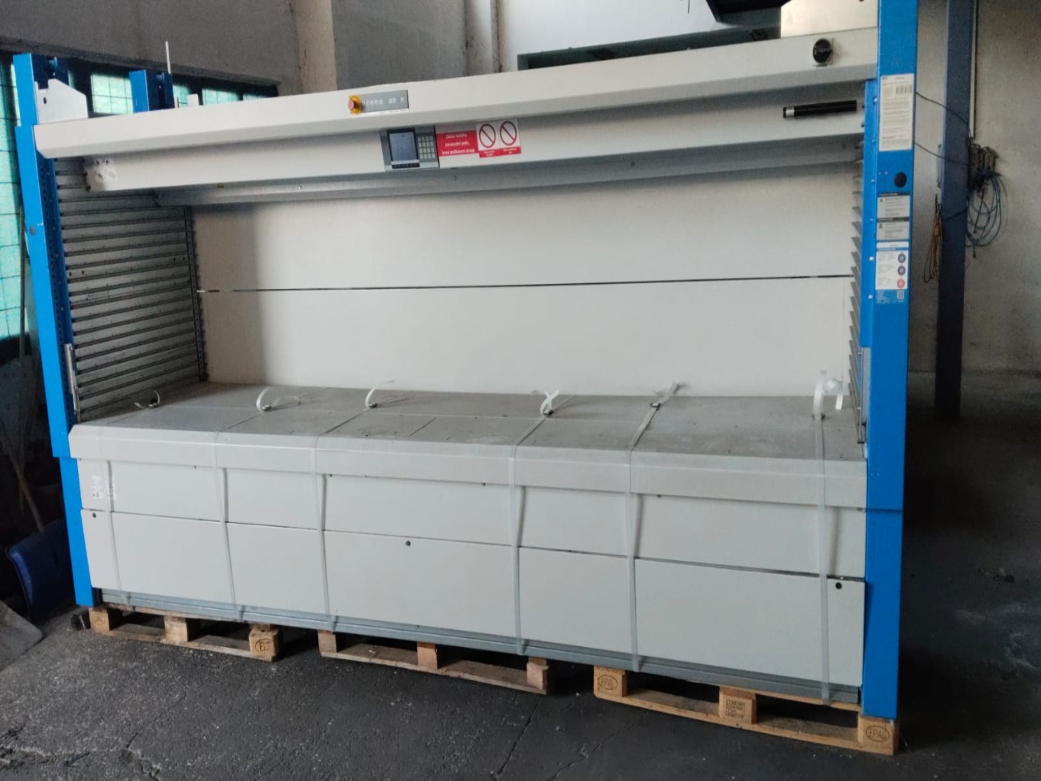 dobrze utrzymany sprzęt mechaniczny od Mann + Hummel-1