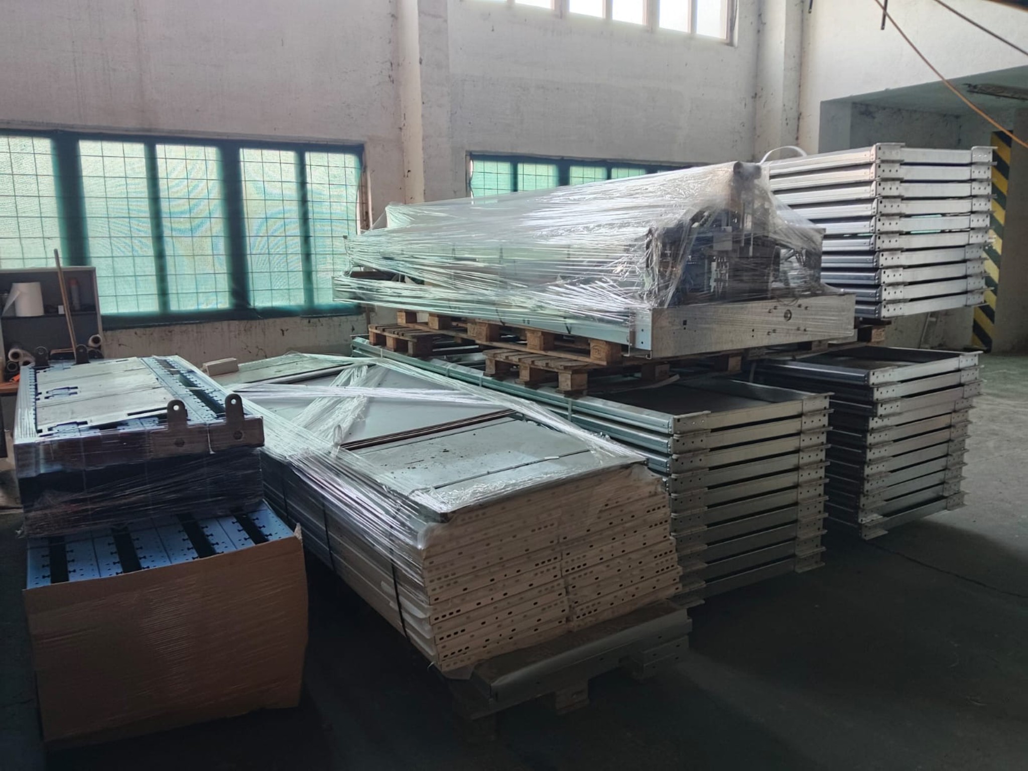 dobrze utrzymany sprzęt mechaniczny od Mann + Hummel-3