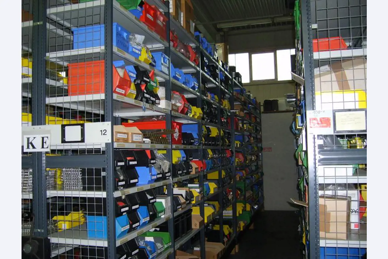 EM/electronics-mechanics GmbH y la<br>P&S Produktions- und Service GmbH-7