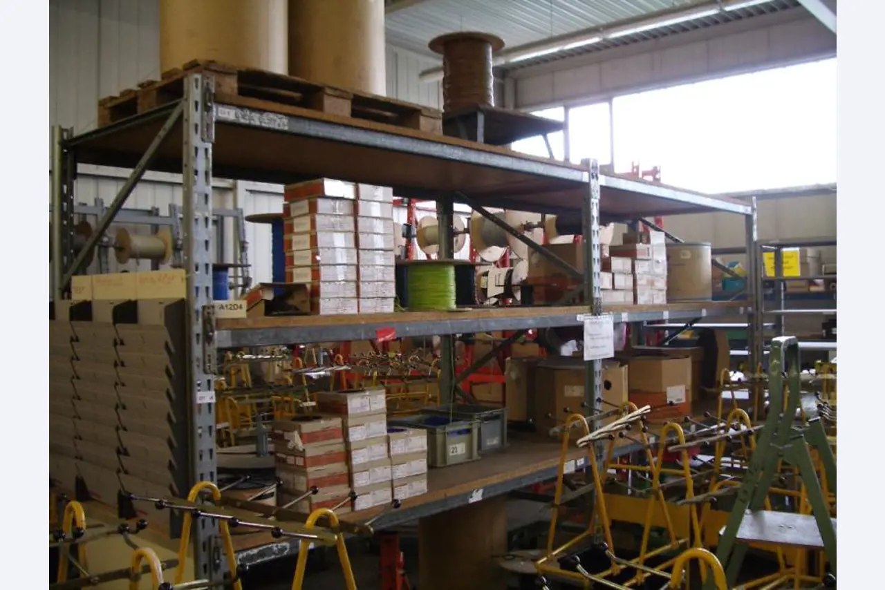 EM/electronics-mechanics GmbH sowie der<br>P&S Produktions- und Service GmbH-3