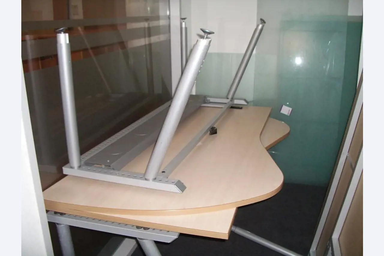 1 lot office furniture-12