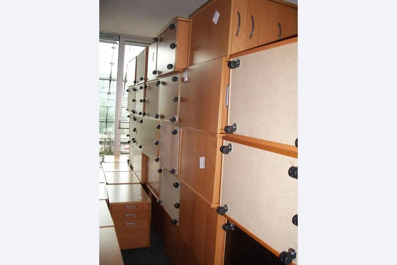1 lot office furniture-18