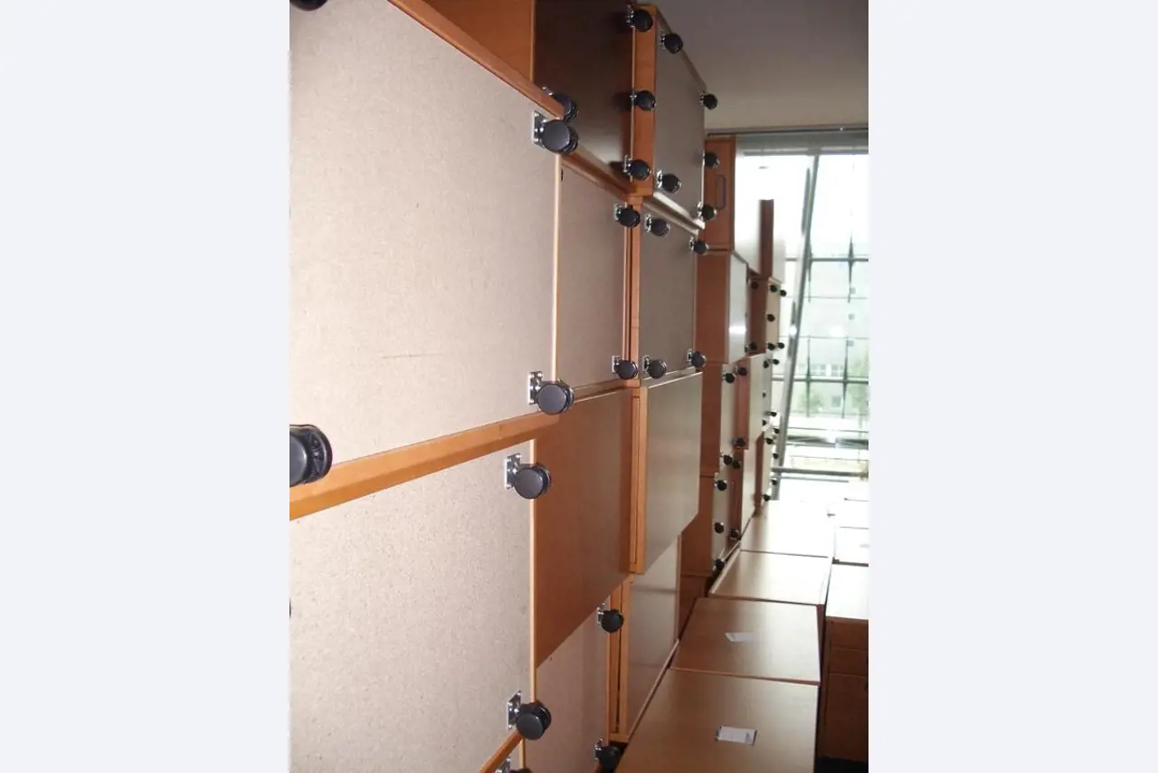 1 lot office furniture-19