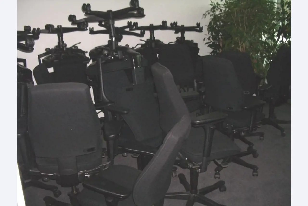 1 lot office furniture-24