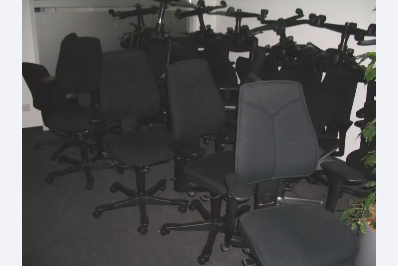 1 lot office furniture-25