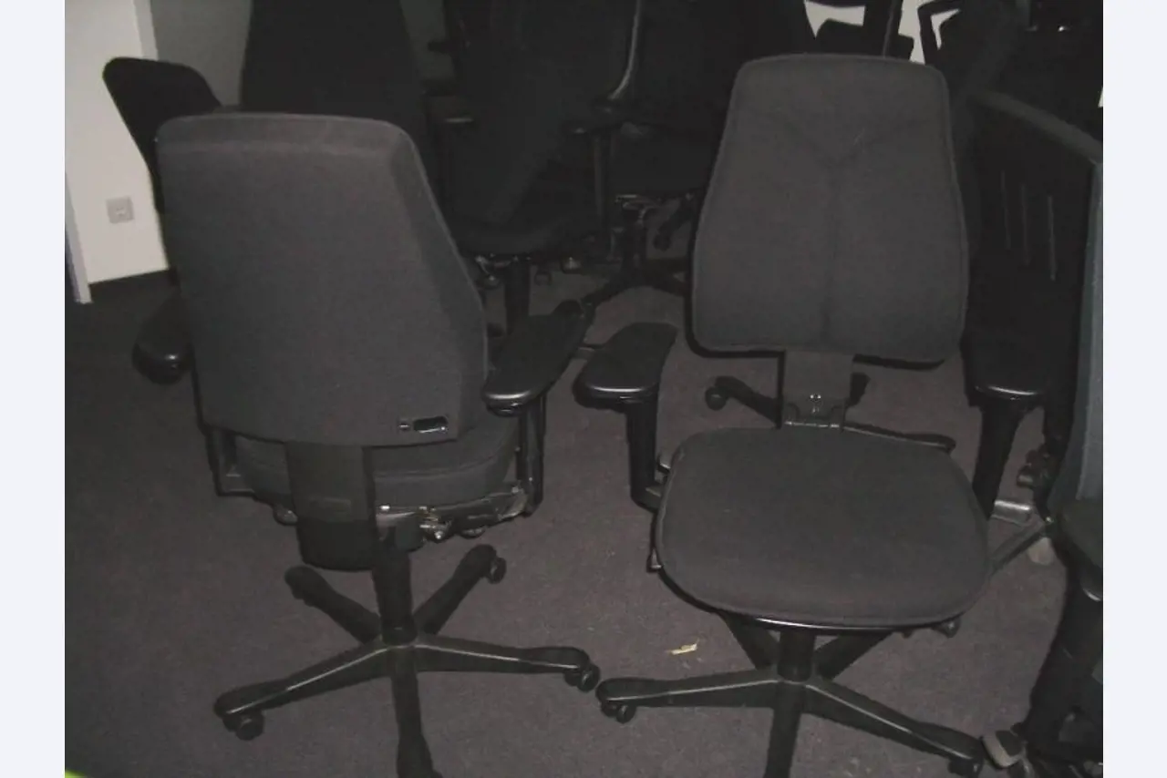 1 lot office furniture-26