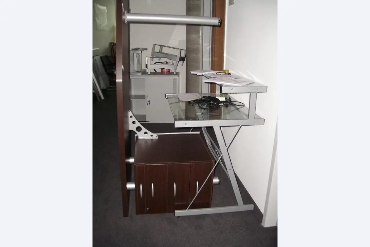 1 lot office furniture-36