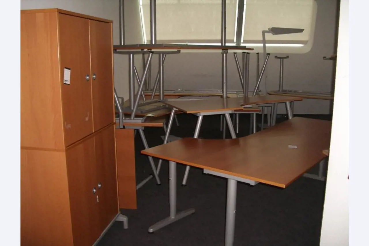 1 lot office furniture-37
