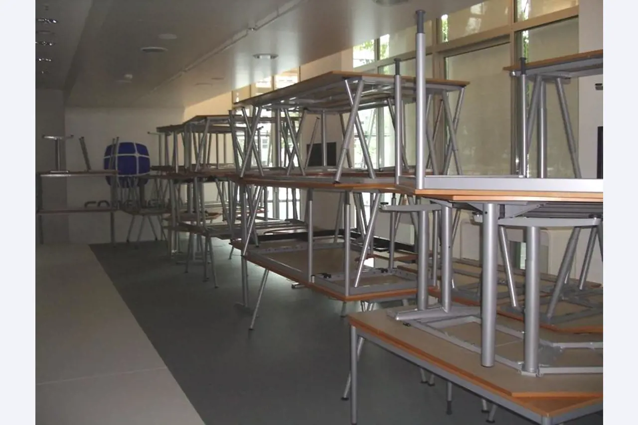 1 lot office furniture-4