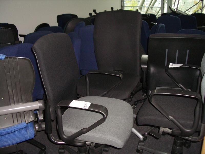 1 lot office furniture-41