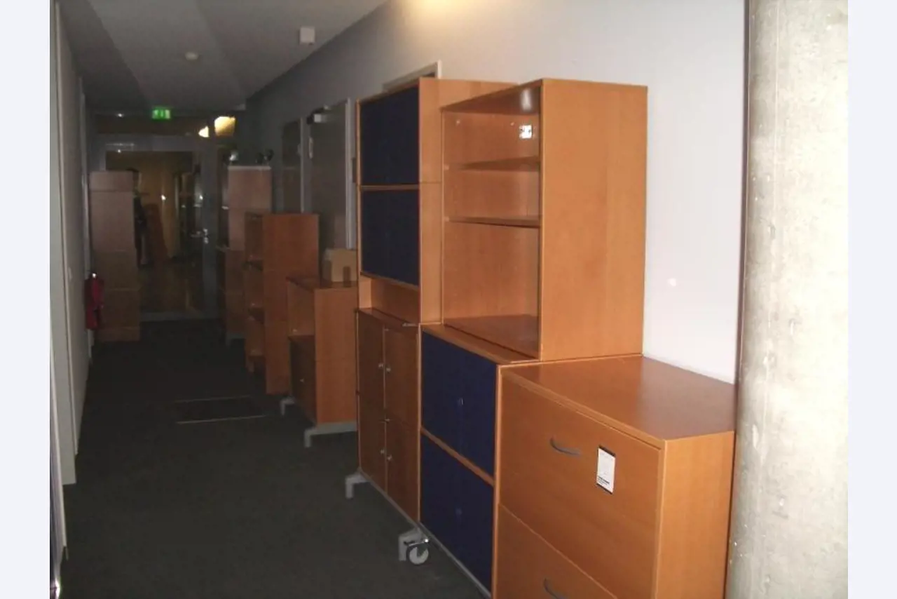 1 lot office furniture-43