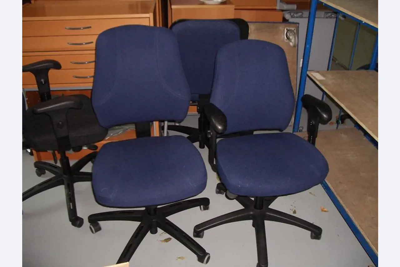 1 lot office furniture-7
