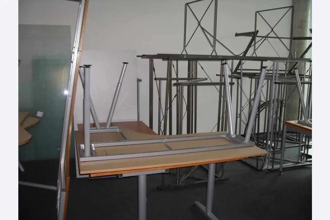1 lot office furniture-8