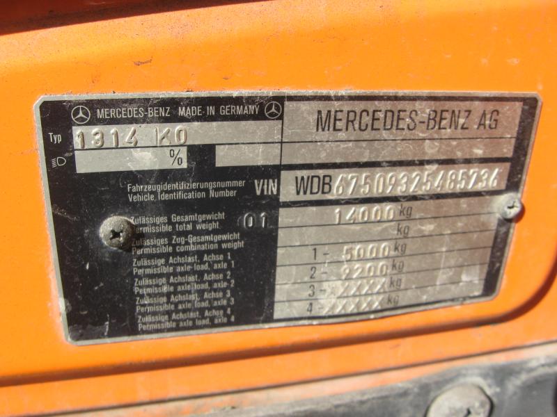 Road sweeping trucks-11