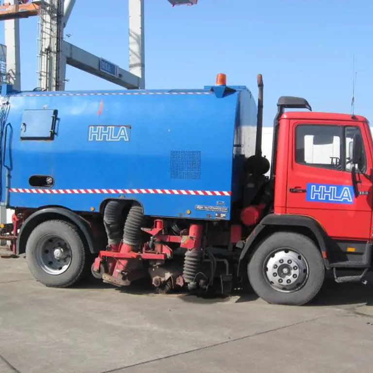 Zweiachs-LKW mit Kehrsaugaufbau Mercedes Benz 1314 KO