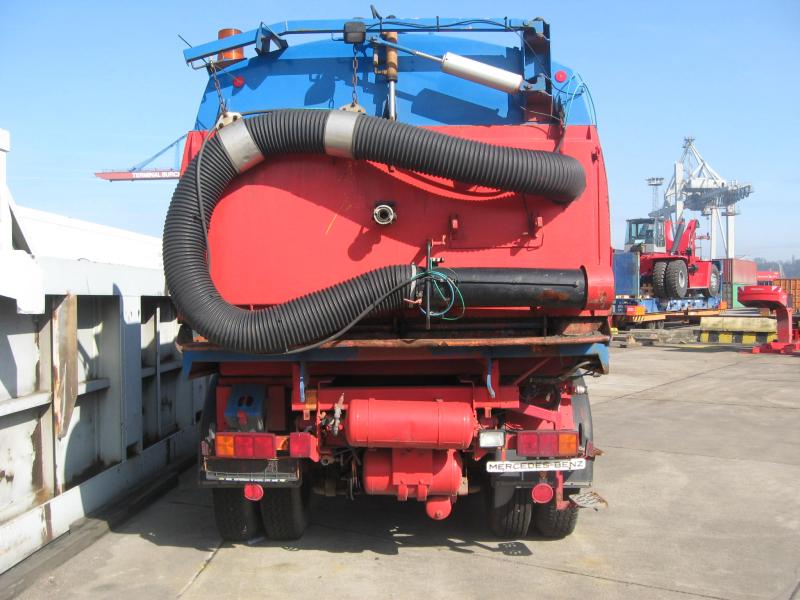 Road sweeping trucks-4