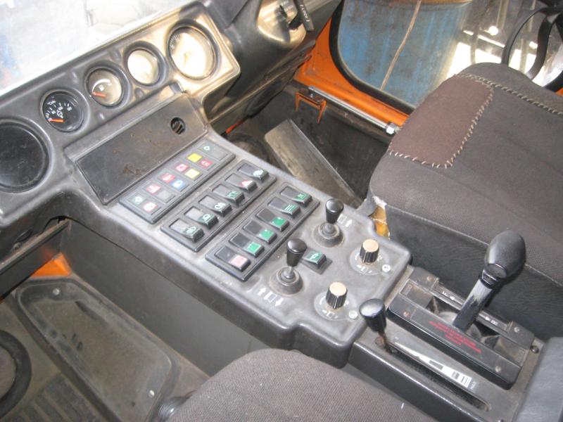 Road sweeping trucks-4