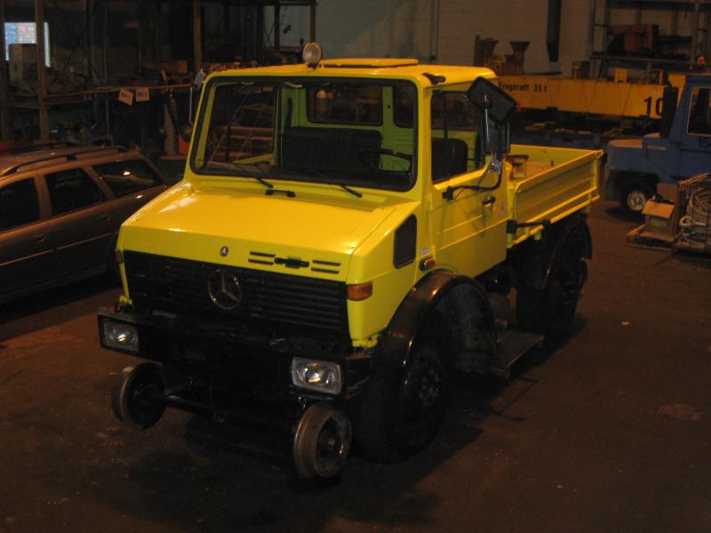 locomotive robots and Unimog with<br>two-way system-1