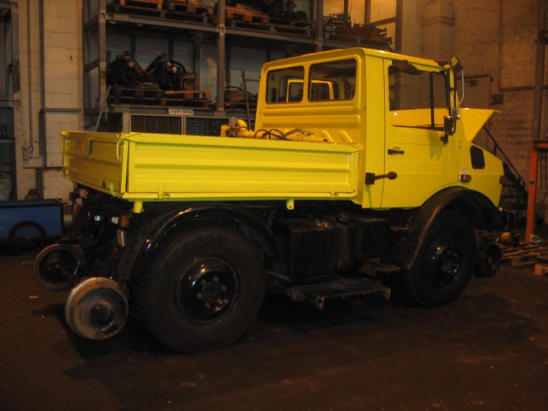 locomotive robots and Unimog with<br>two-way system-4