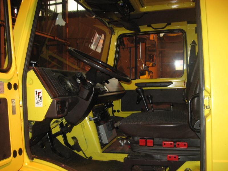 locomotive robots and Unimog with<br>two-way system-7