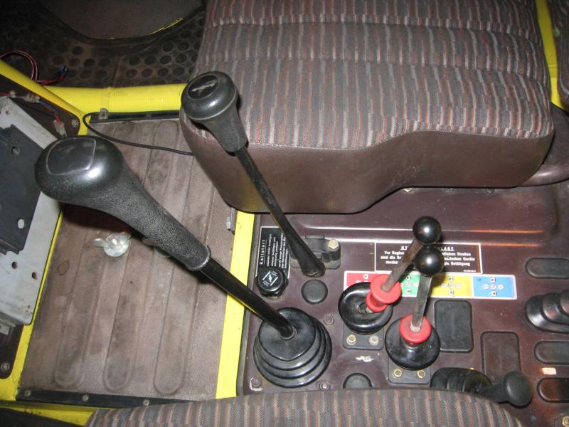 locomotive robots and Unimog with<br>two-way system-8