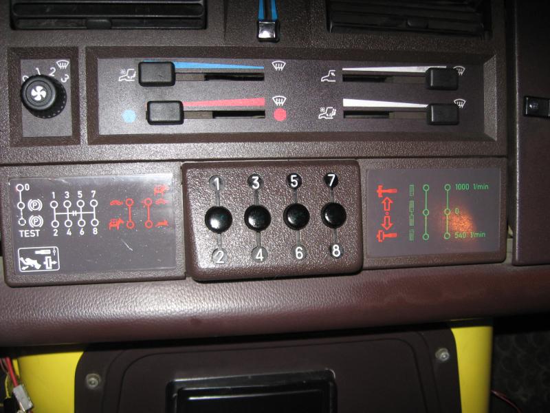 locomotive robots and Unimog with<br>two-way system-9