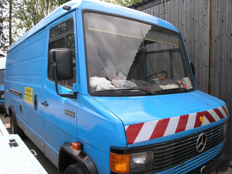 buy used transporter Mercedes-Benz 609 D (Auction #10954-258