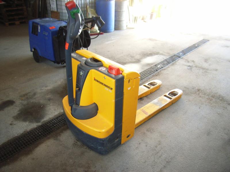 Metallbearbeitungsmaschinen und Geräte<br>  
-1