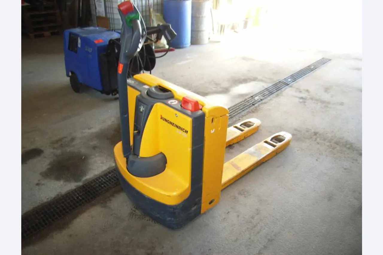 Metallbearbeitungsmaschinen und Geräte<br>
-1