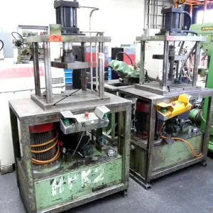 2 hydraulic presses