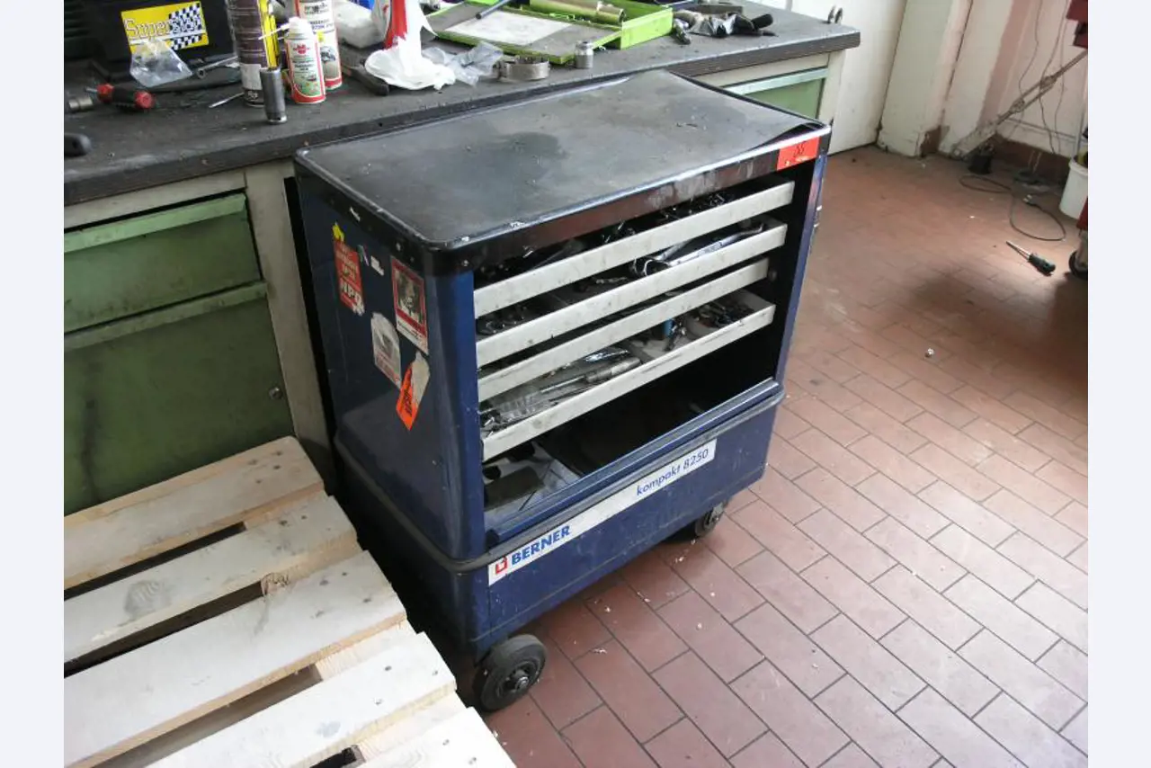 Autohaus Schwartzkopf GmbH / <br>Saro GmbH Wärme-, Kälte-, Schall- und Brandschutzisolierung-36