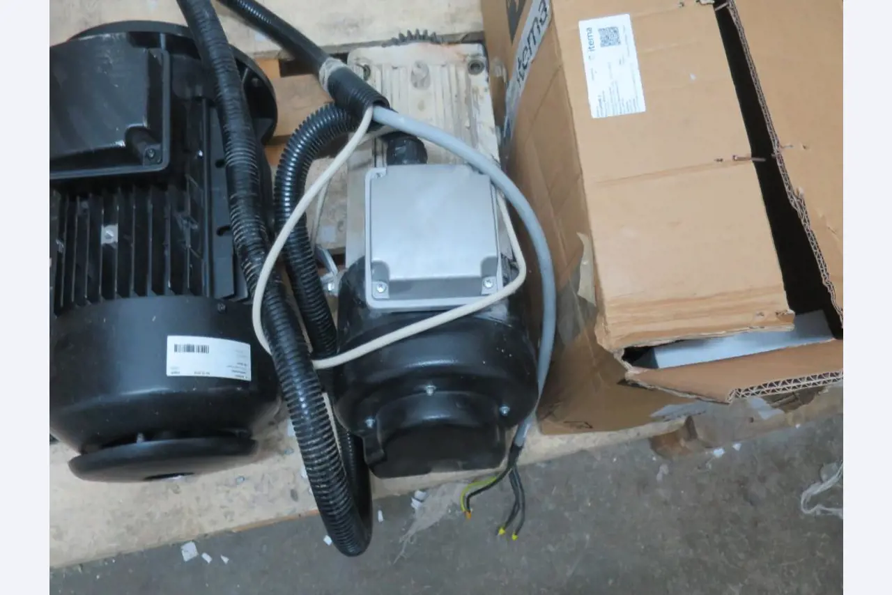 Máquinas dos sectores da fiação, tecelagem e tinturaria - Localização 79787 Lauchringen-6