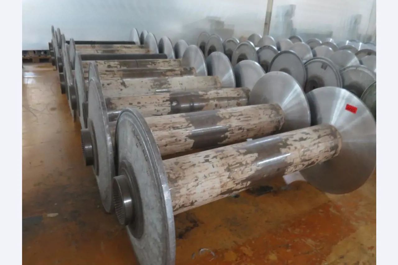 Máquinas dos sectores da fiação, tecelagem e tinturaria - Localização 79787 Lauchringen-1