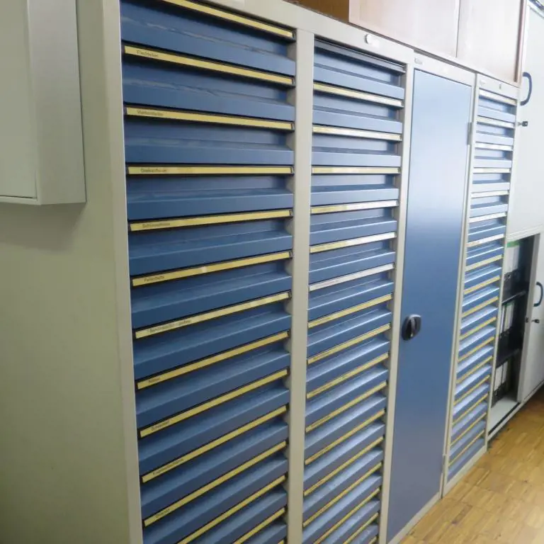 1 Posten tool cabinets